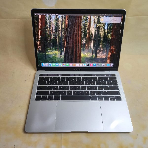 MACBOOK PRO RETINA 2018 13″, TOUCHBAR, i5, 16GB, 256 GB SSD, Sequoia OS, Four Thunderbolt 3 ports