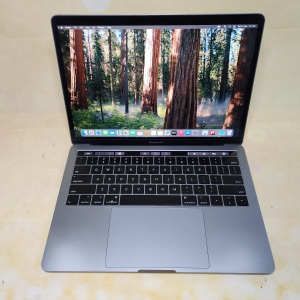 MACBOOK PRO RETINA 2019 13″, TOUCHBAR, i5, 16GB, 256 GB SSD, Sequoia OS, Four Thunderbolt 3 ports, NEW BATTERY!